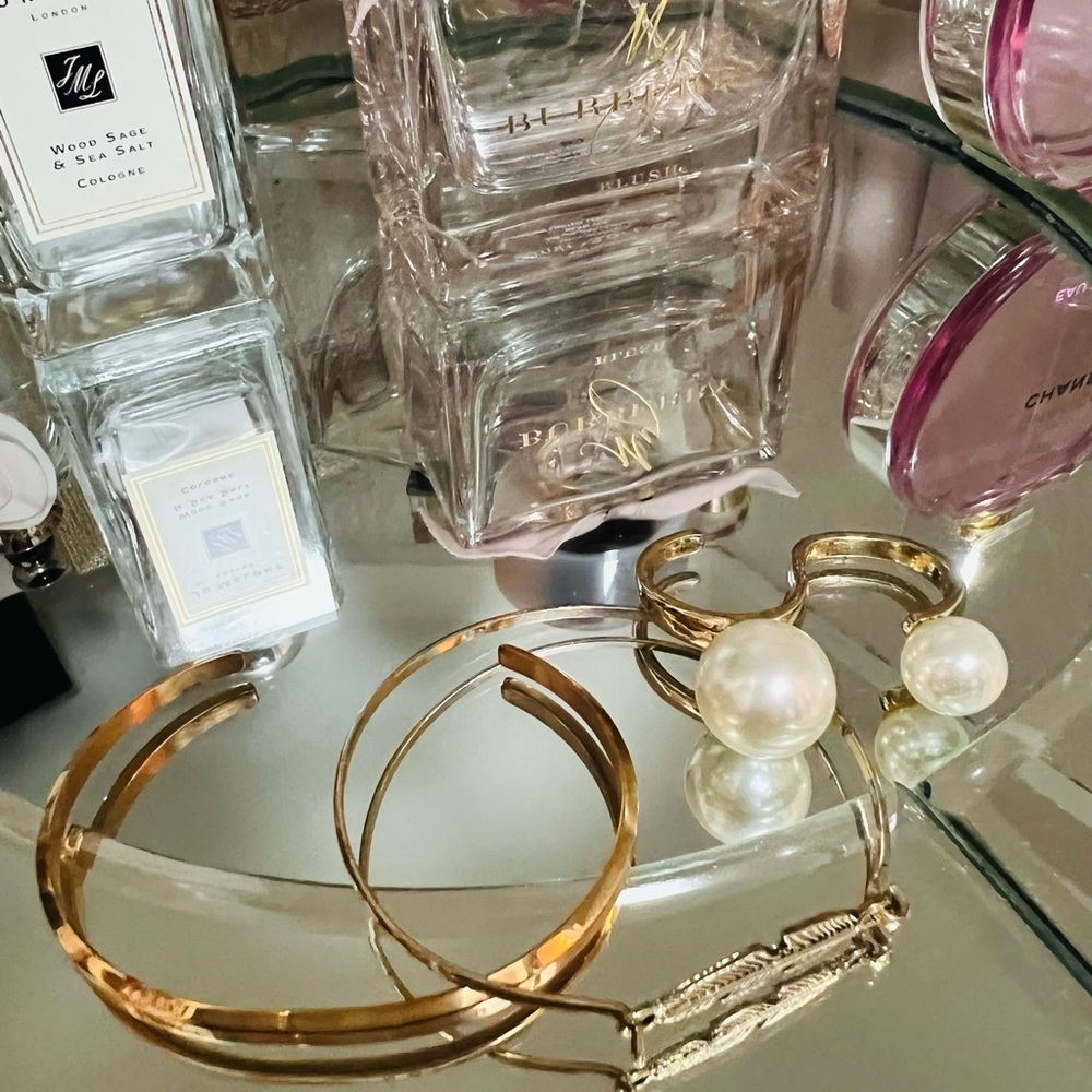 Zara double ring with white pearls. Daniel welling wrist bracelet. Feather one